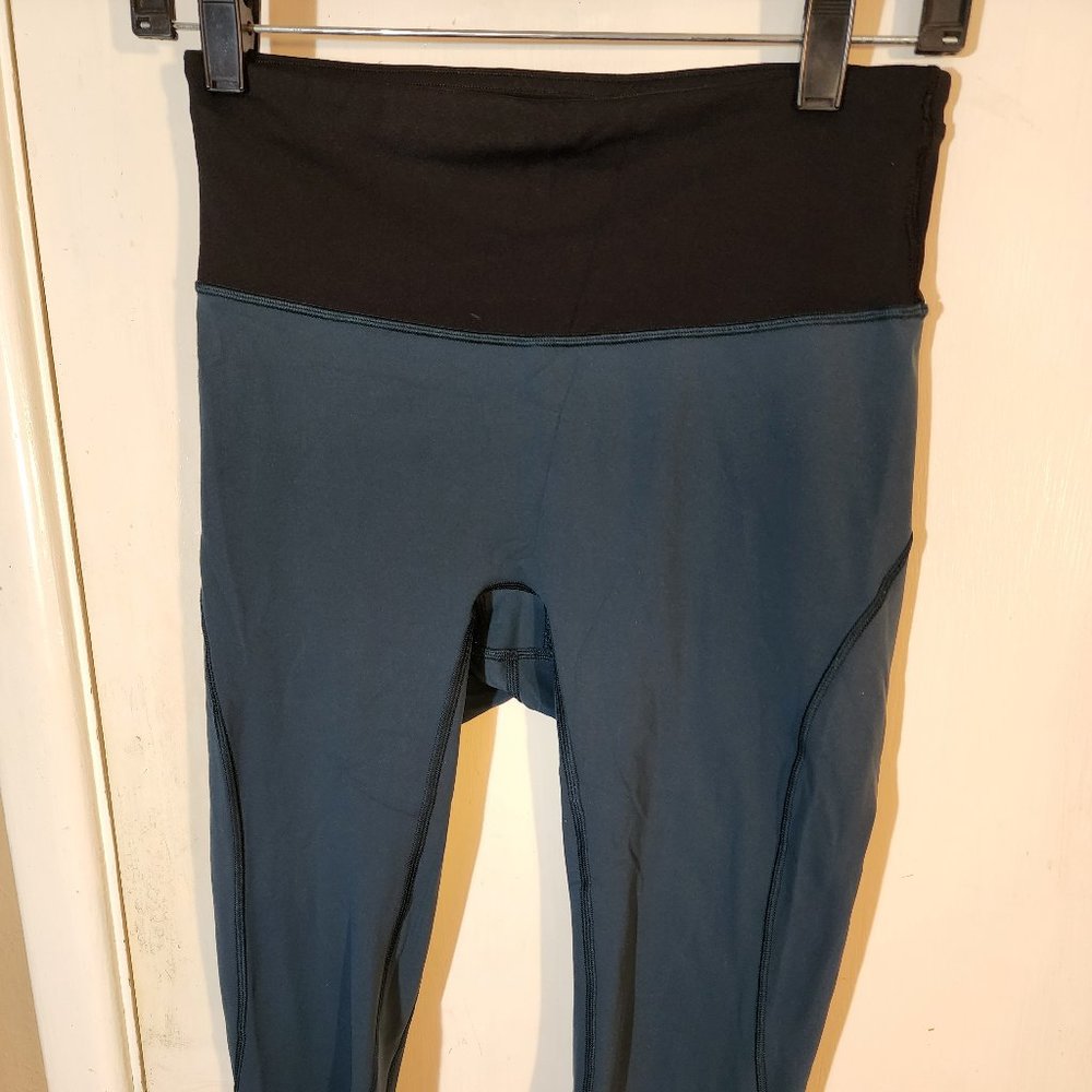 Lululemon High-Rise Womens Tights Size 6 Teal/Black.  84% Nylon, 16% Lycra